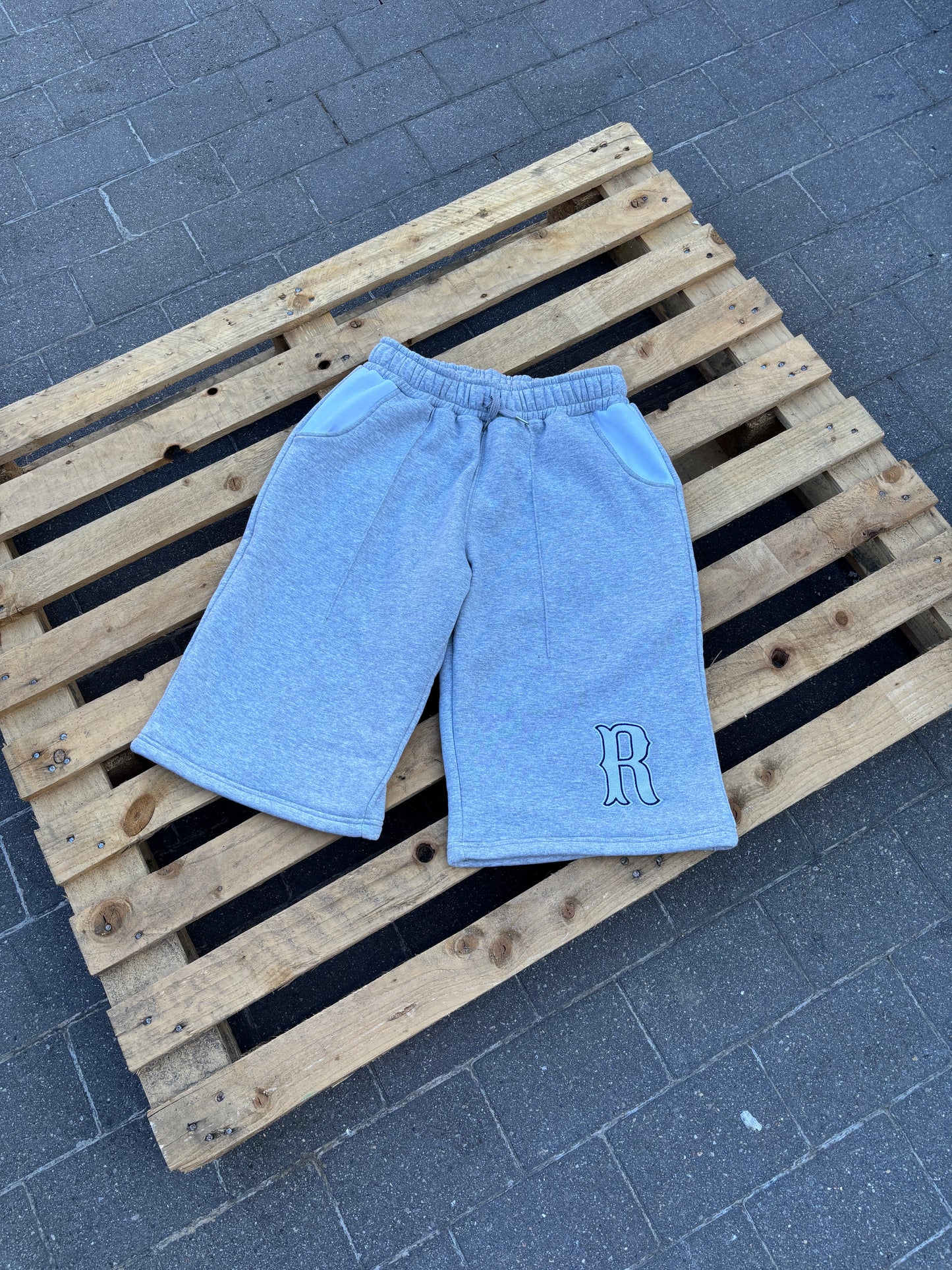 72 Revasser Shorts Grey